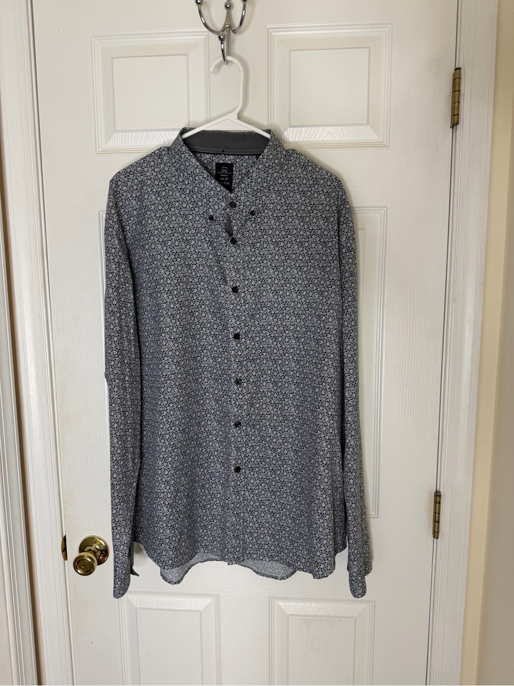 Slim-Fit Long-Sleeve Button-Down Shirt in Black Micro-Pattern